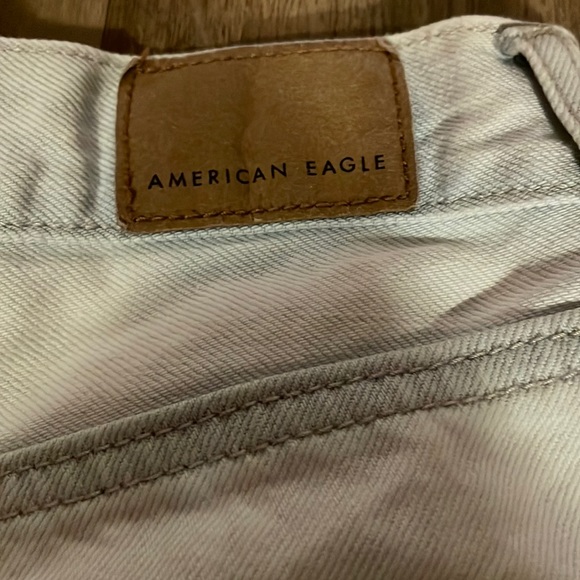 AEO 90’s Boyfriend Distressed Shorts 🤍 - Picture 12 of 17